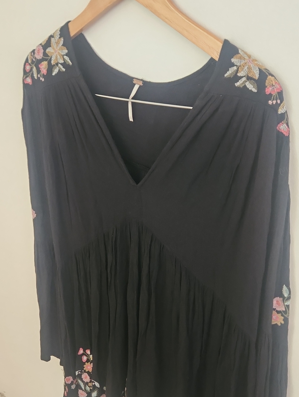 Free People Boho Black Embroidered V-Neck Tunic Dress Flutter Sleeves Small - Picture 4 of 9